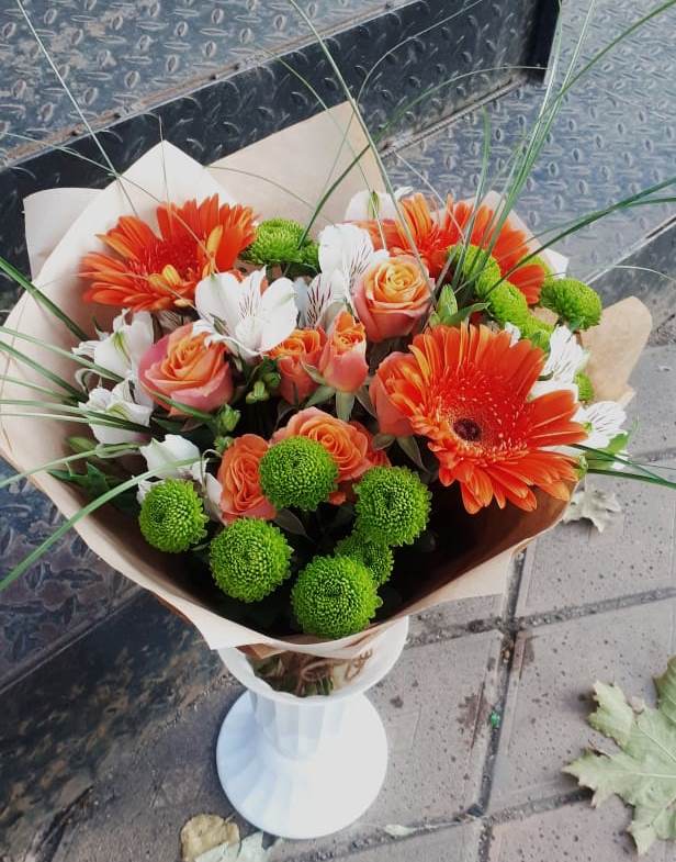 Букет цветов из: Герберы, Хризантемы, Альстромерии и Розы в Аше
