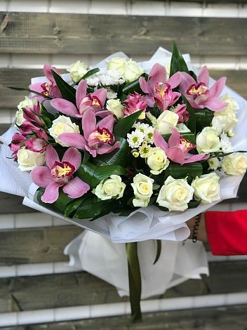 Букет цветов из: Розы и Хризантемы в Аше