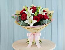 Букет цветов из:  Лилии и Розы в Аше