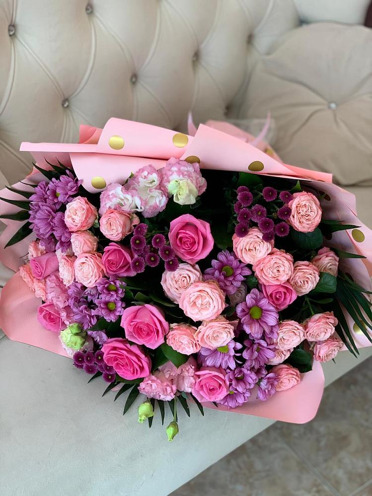 Букет цветов из: Хризантемы, Розы и Лизиантусы в Аше