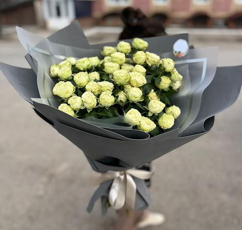 Букет Белые кустовые розы Солинеро в Аше