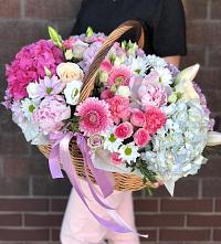 Композиция солнечный день в Аше Цветочная композиция из Розы, Хризантемы, Пионы и Лизиантусы в корзине в Аше