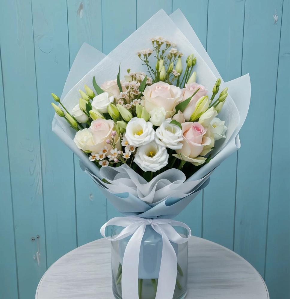 Букет цветов из: Розы и Лизиантусы в Аше