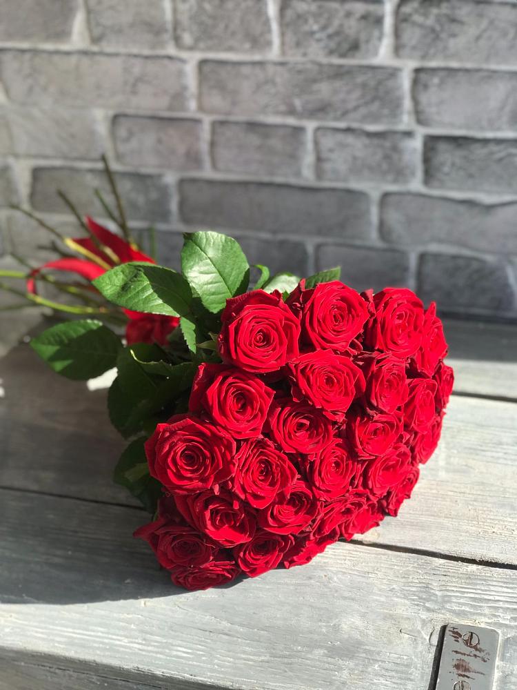 Букет Красные розы Фридом в Аше