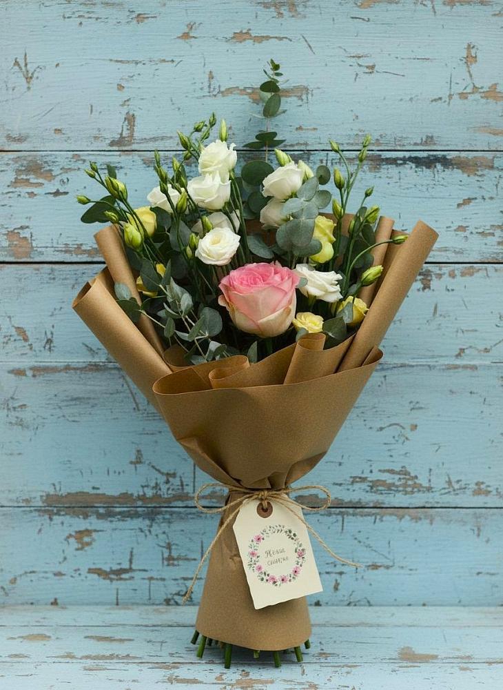 Букет цветов из: Розы и Лизиантусы в Аше