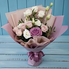 Букет цветов из:  Розы и Лизиантусы в Аше