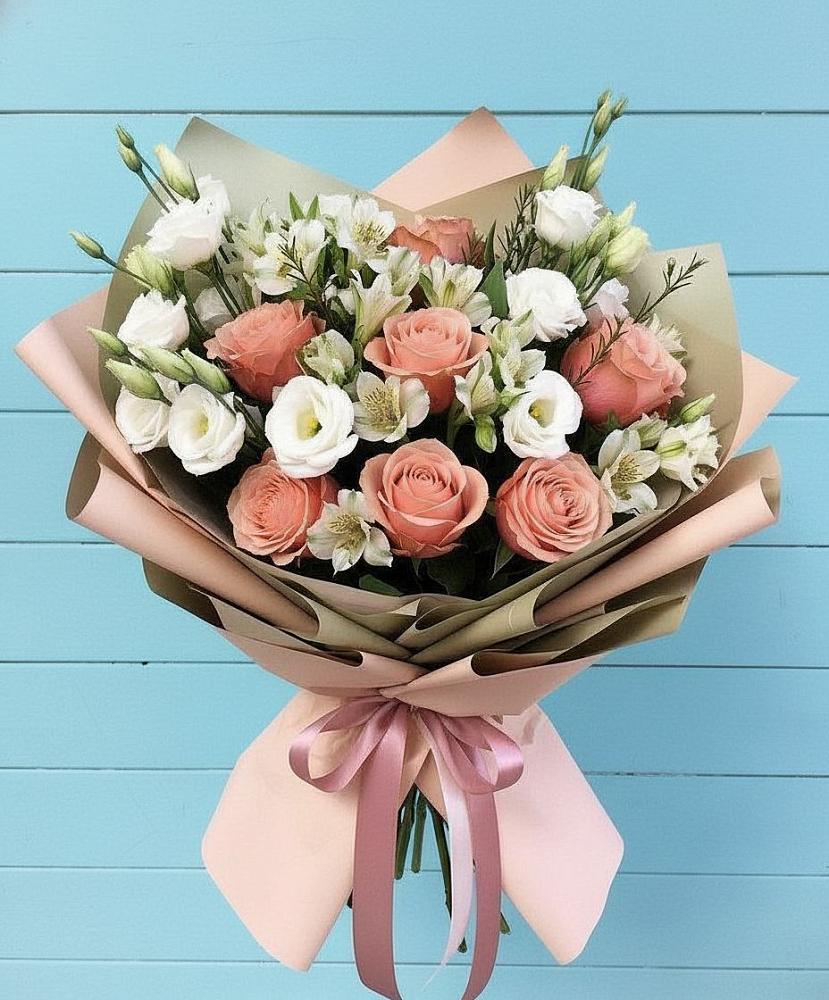 Букет цветов из: Розы, Альстромерии и Лизиантусы в Аше