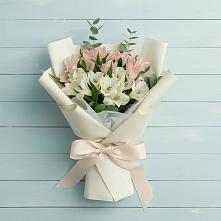 Букет цветов из:  Альстромерии в Аше