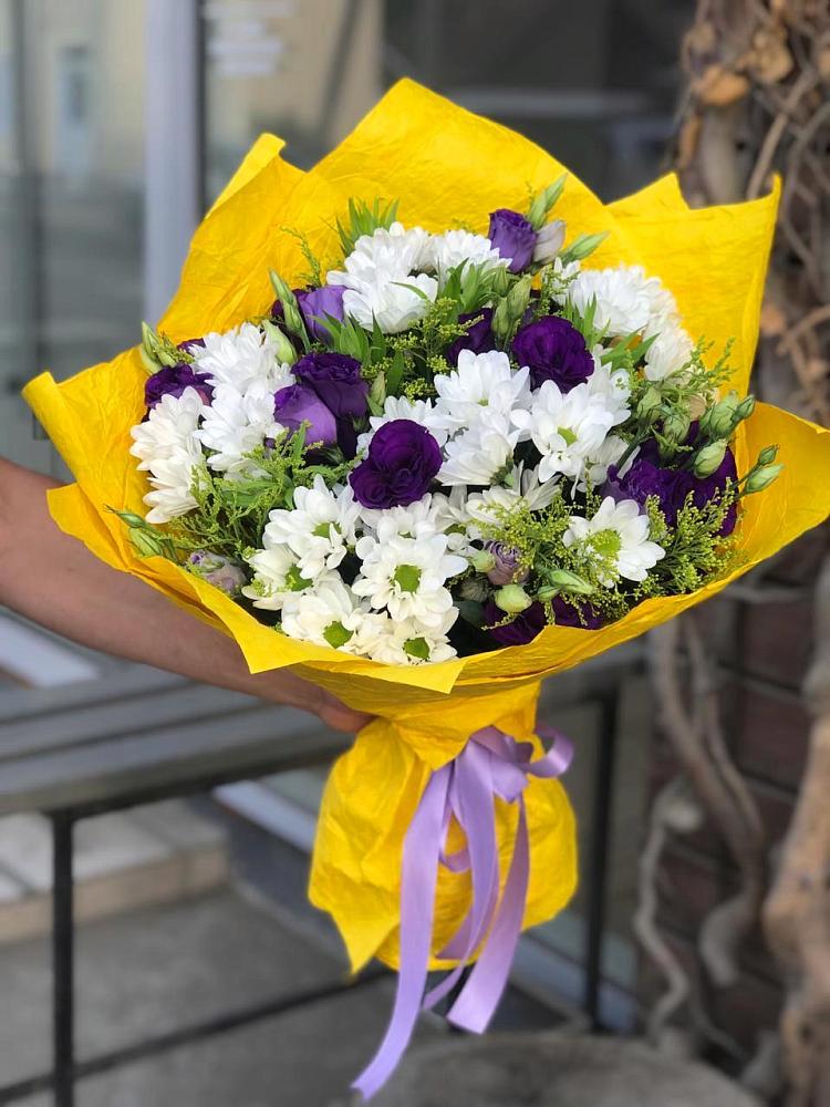 Букет цветов из: Ирисы, Хризантемы и Ромашки в Аше