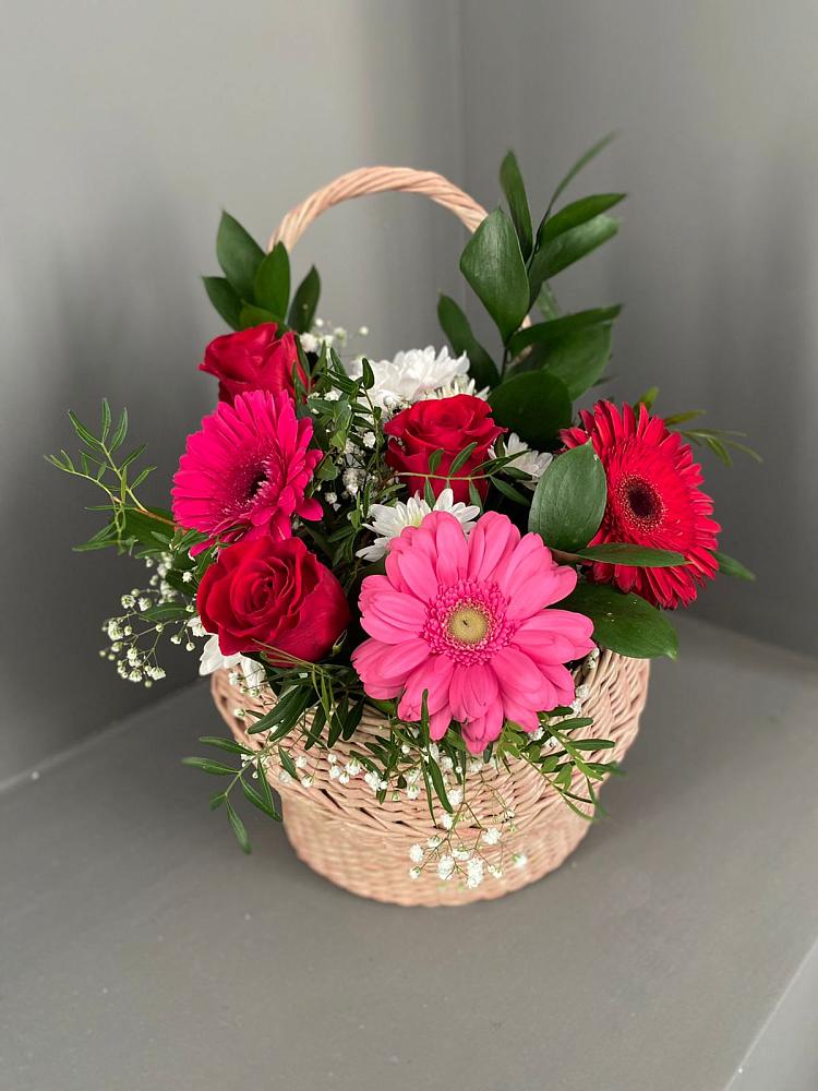 Цветочная композиция из Розы, Хризантемы и Герберы в корзине в Аше