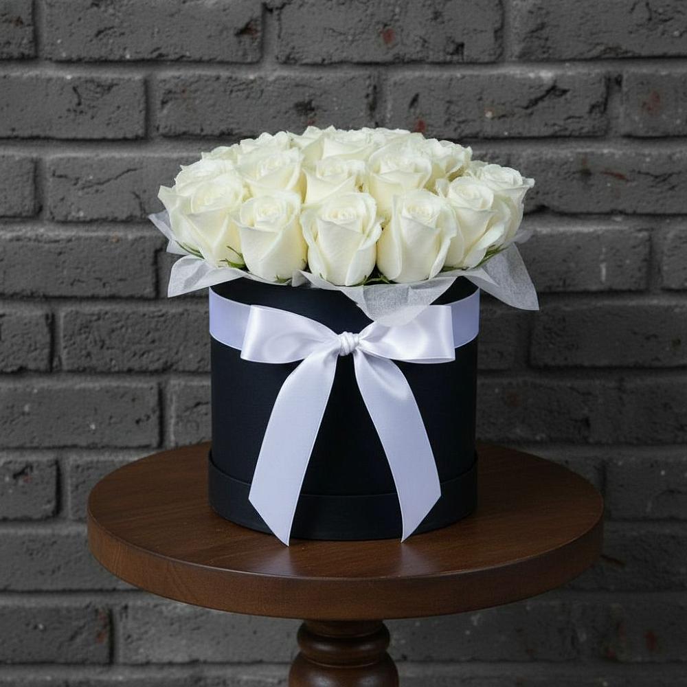 Цветочная композиция из Розы в шляпной коробке в Аше