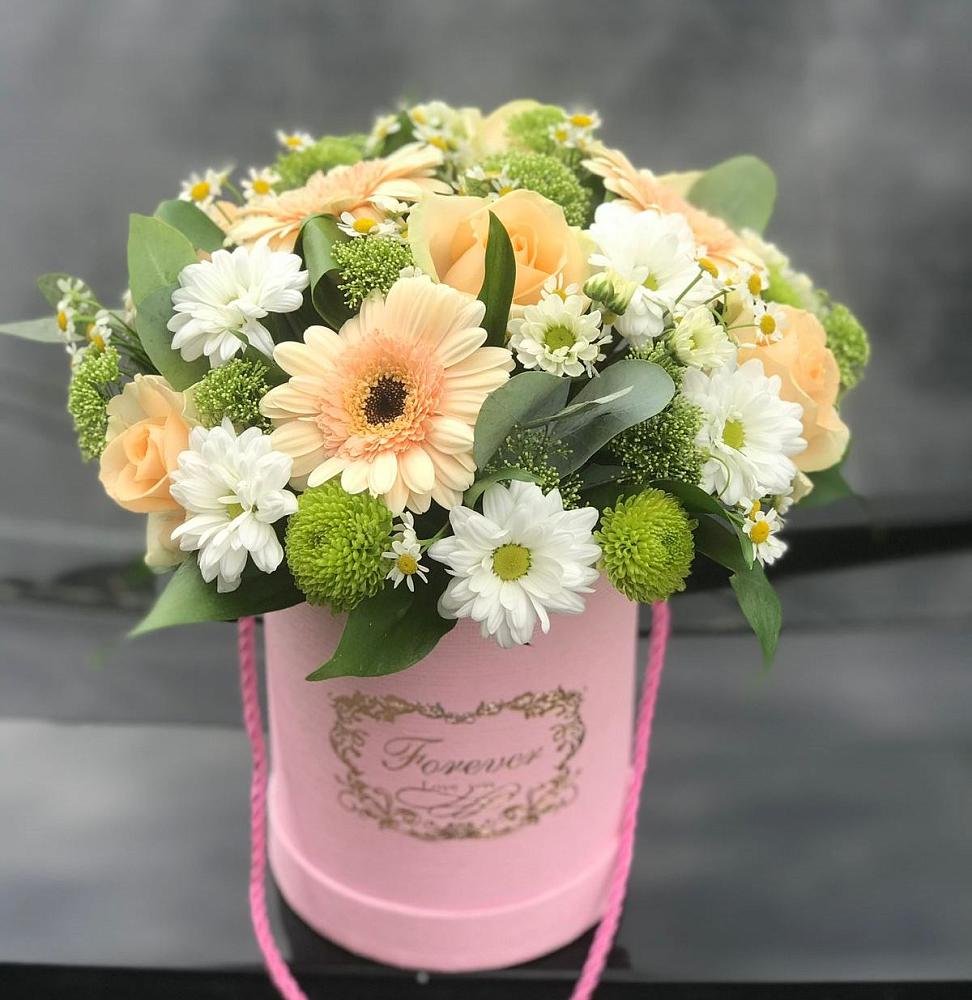 Цветочная композиция из Розы, Герберы и Хризантемы в шляпной коробке в Аше