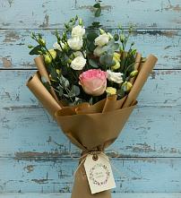Букет цветов из:  Розы и Лизиантусы в Аше