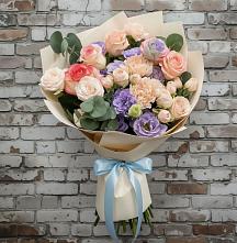 Букет цветов из:  Розы, Лизиантусы и Гвоздики в Аше