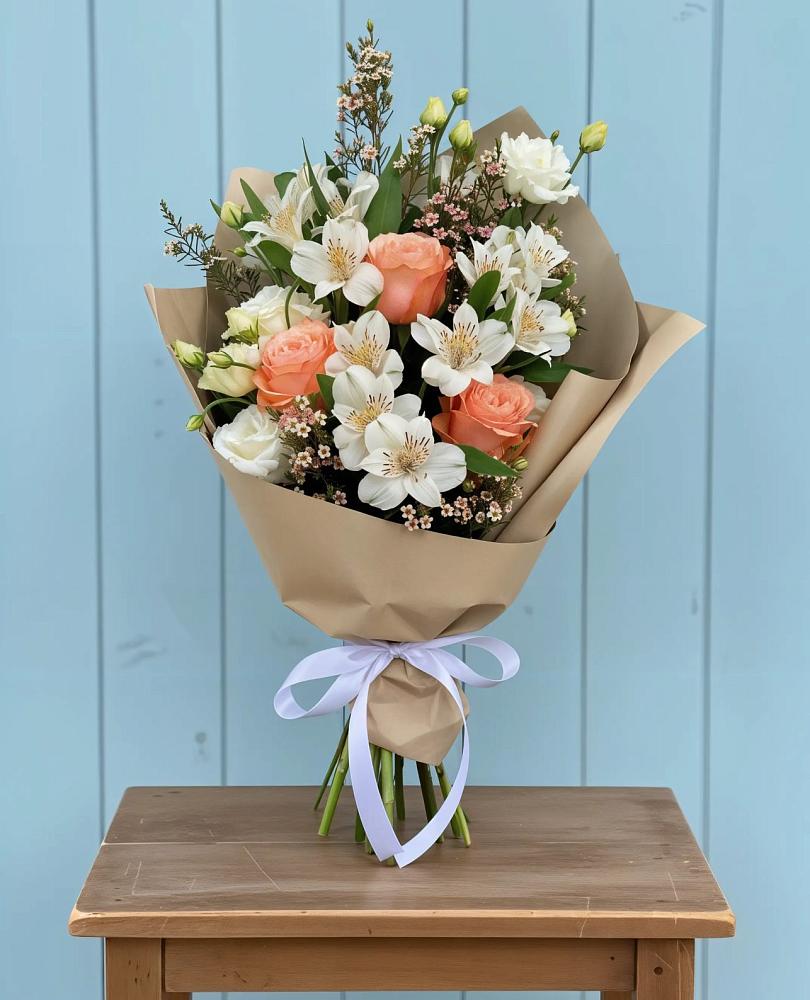 Букет цветов из: Альстромерии, Лизиантусы, Розы и Хризантемы в Аше