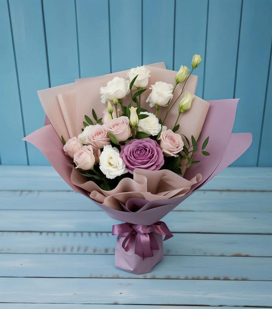 Букет цветов из: Розы и Лизиантусы в Аше